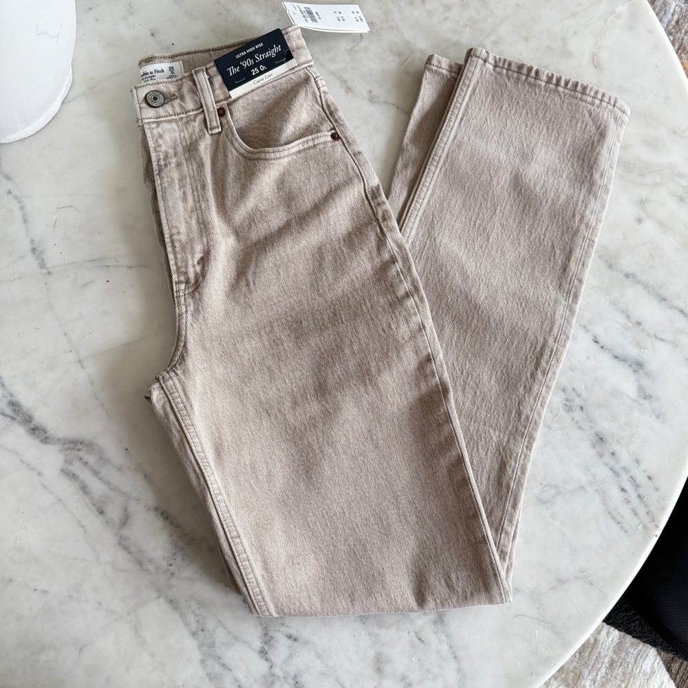 Abercrombie & Fitch Women's “oat” curve love 90s Straight jeans